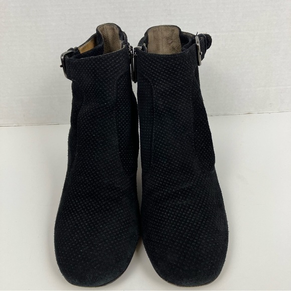 Aquatalia France Perforated Suede Ankle Booties Heeled Black Ankle Zip Sz 9.5 - Picture 4 of 16